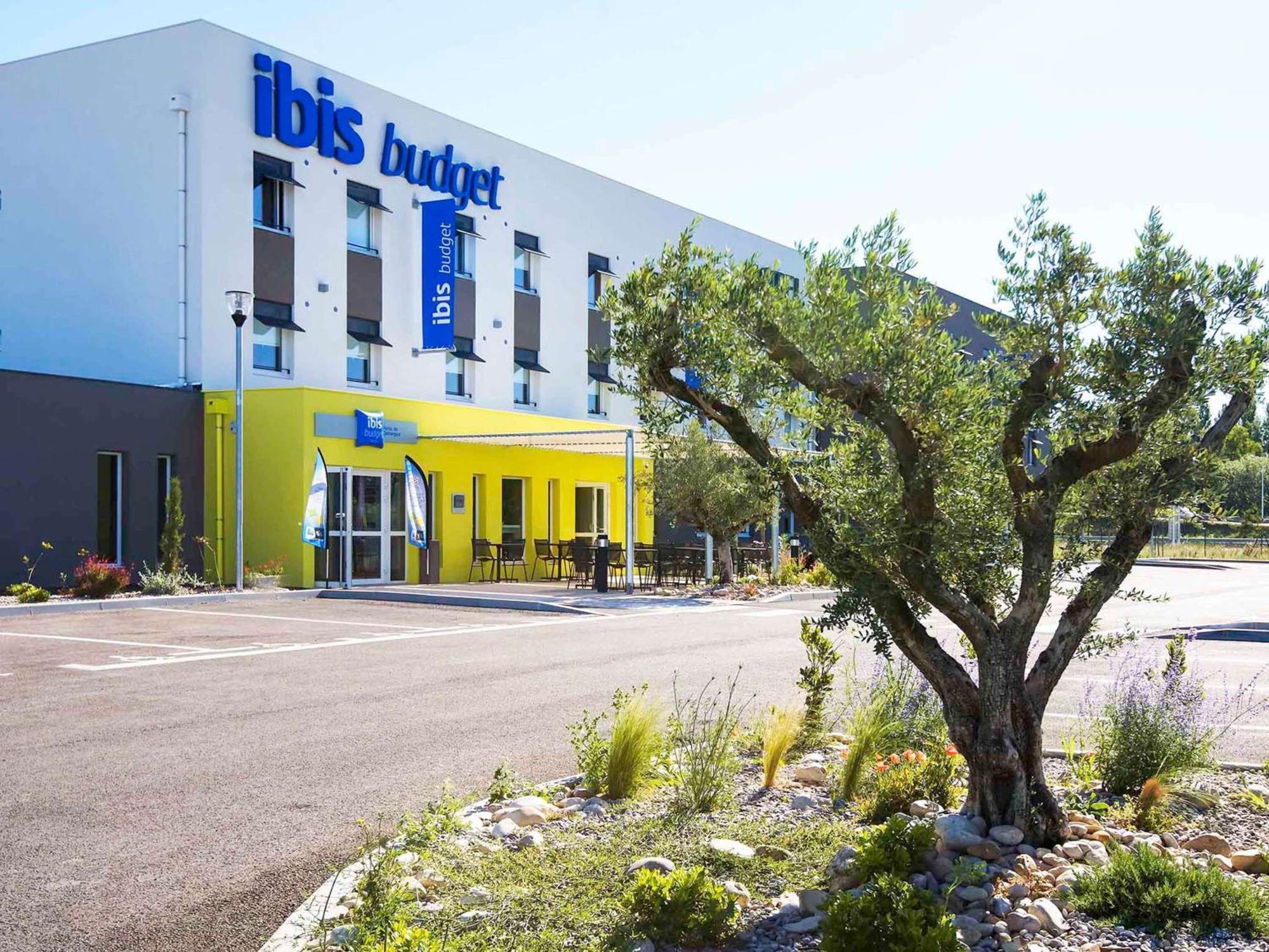 Ibis Budget Porte De Camargue Saint-Martin-de-Crau Exterior photo