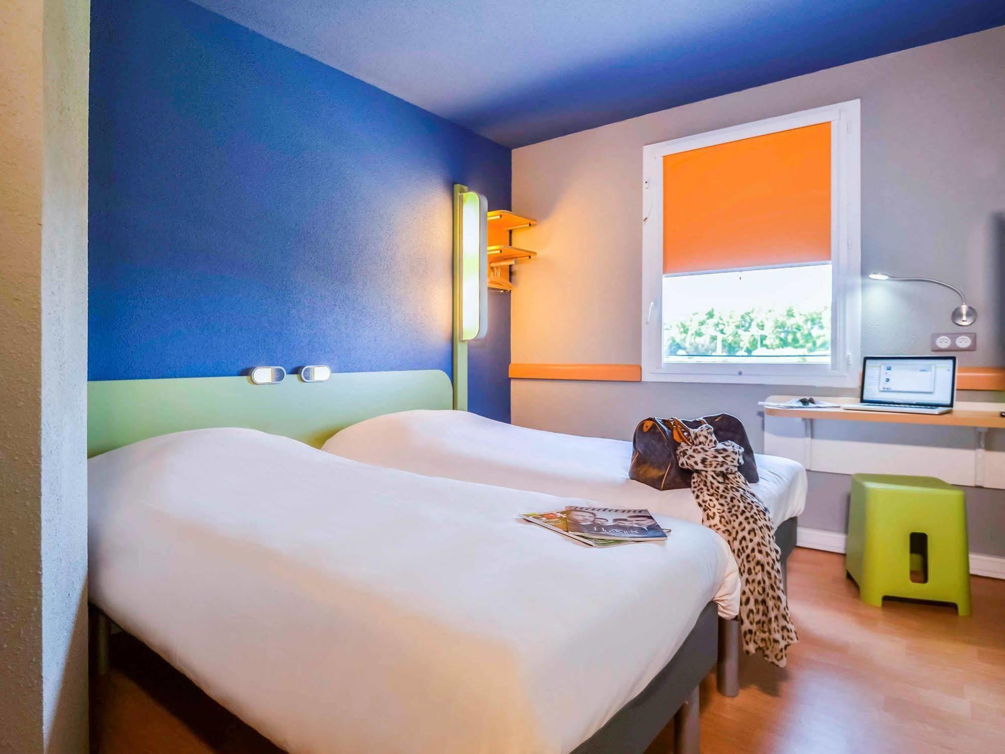 Ibis Budget Porte De Camargue Saint-Martin-de-Crau Exterior photo