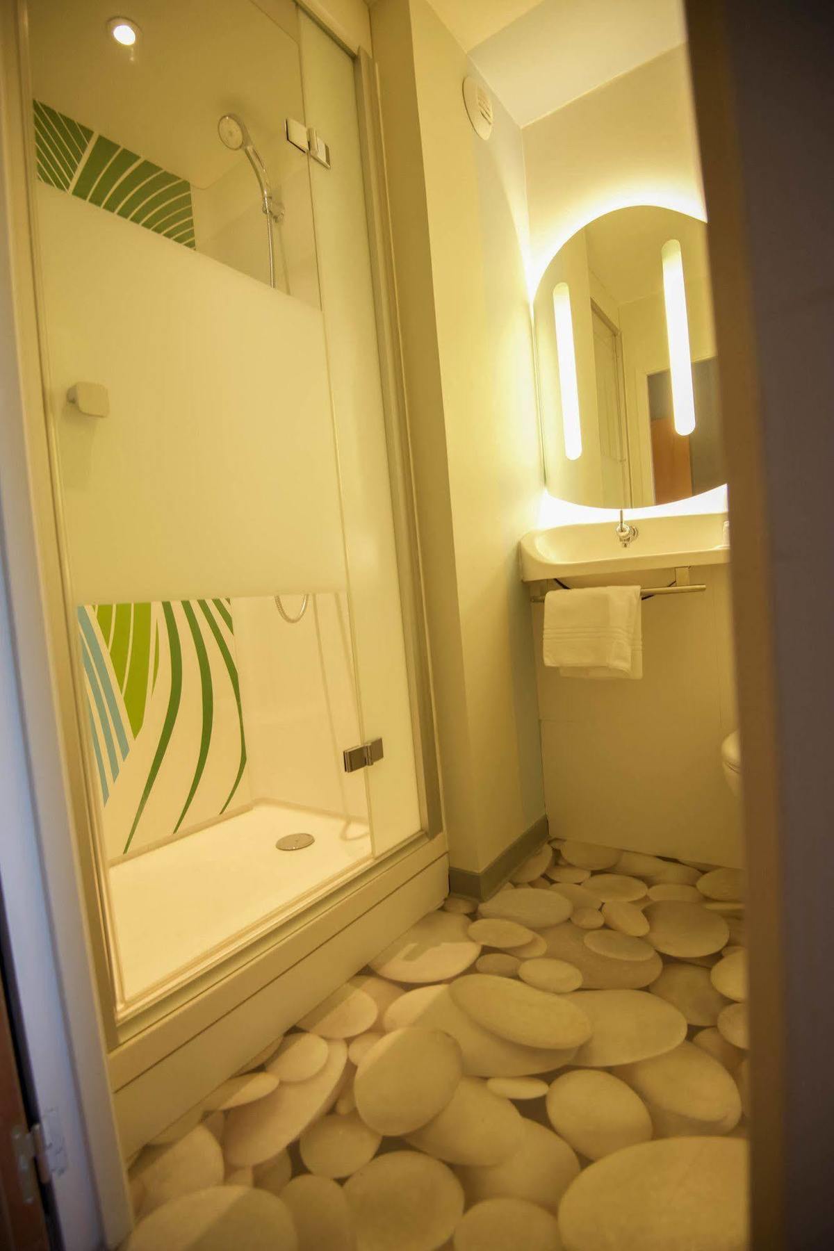 Ibis Budget Porte De Camargue Saint-Martin-de-Crau Exterior photo