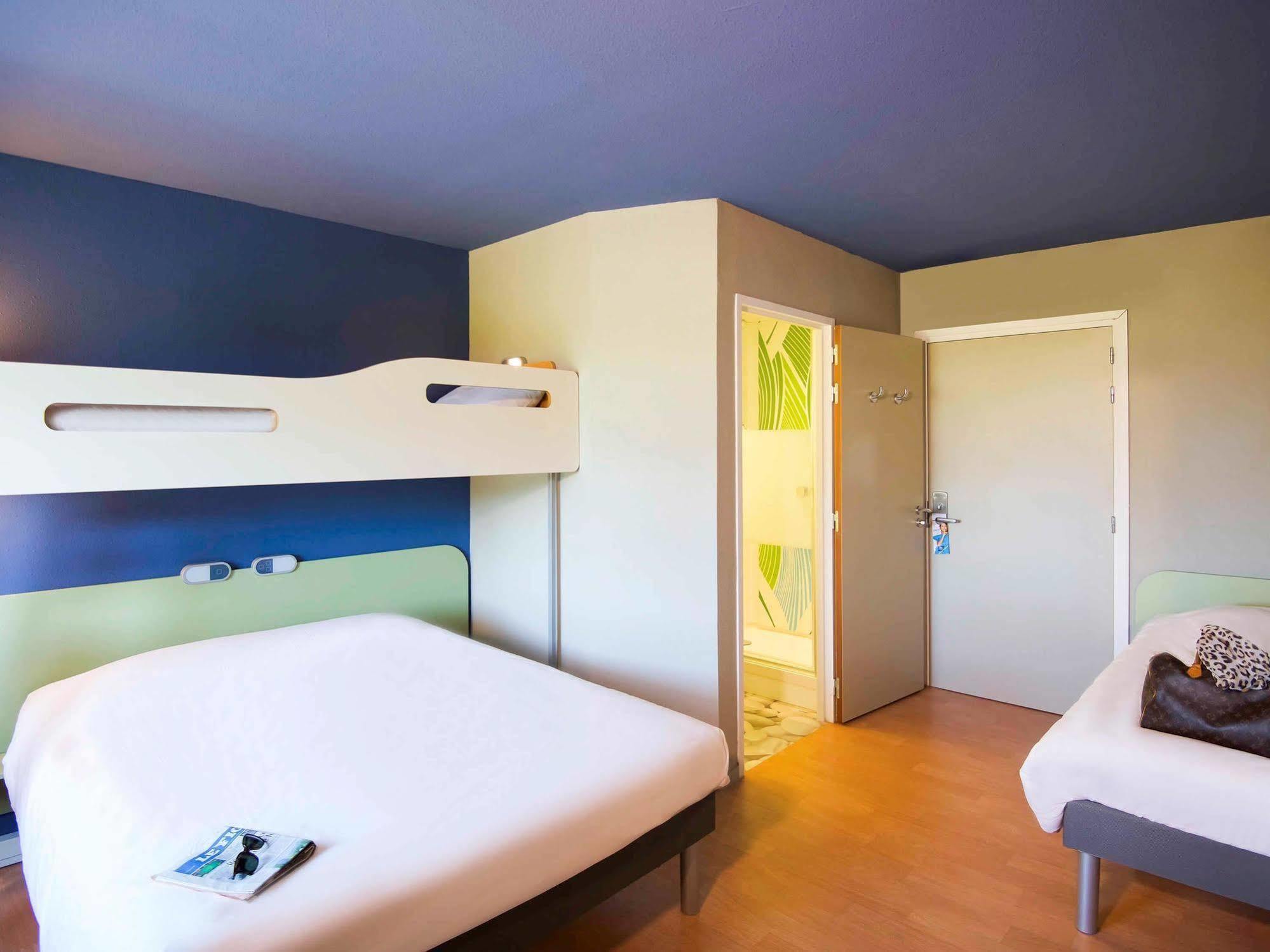 Ibis Budget Porte De Camargue Saint-Martin-de-Crau Exterior photo