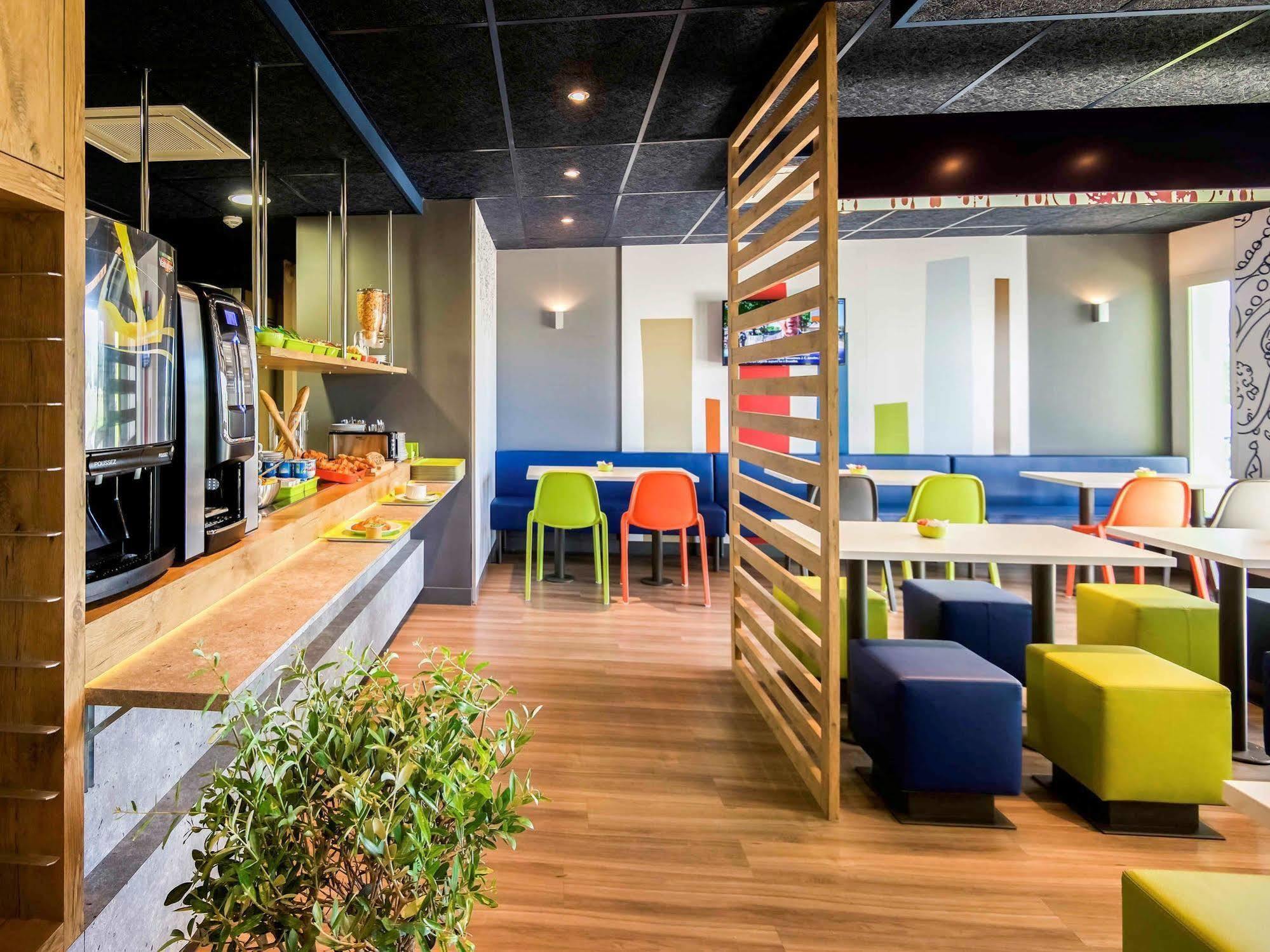 Ibis Budget Porte De Camargue Saint-Martin-de-Crau Exterior photo