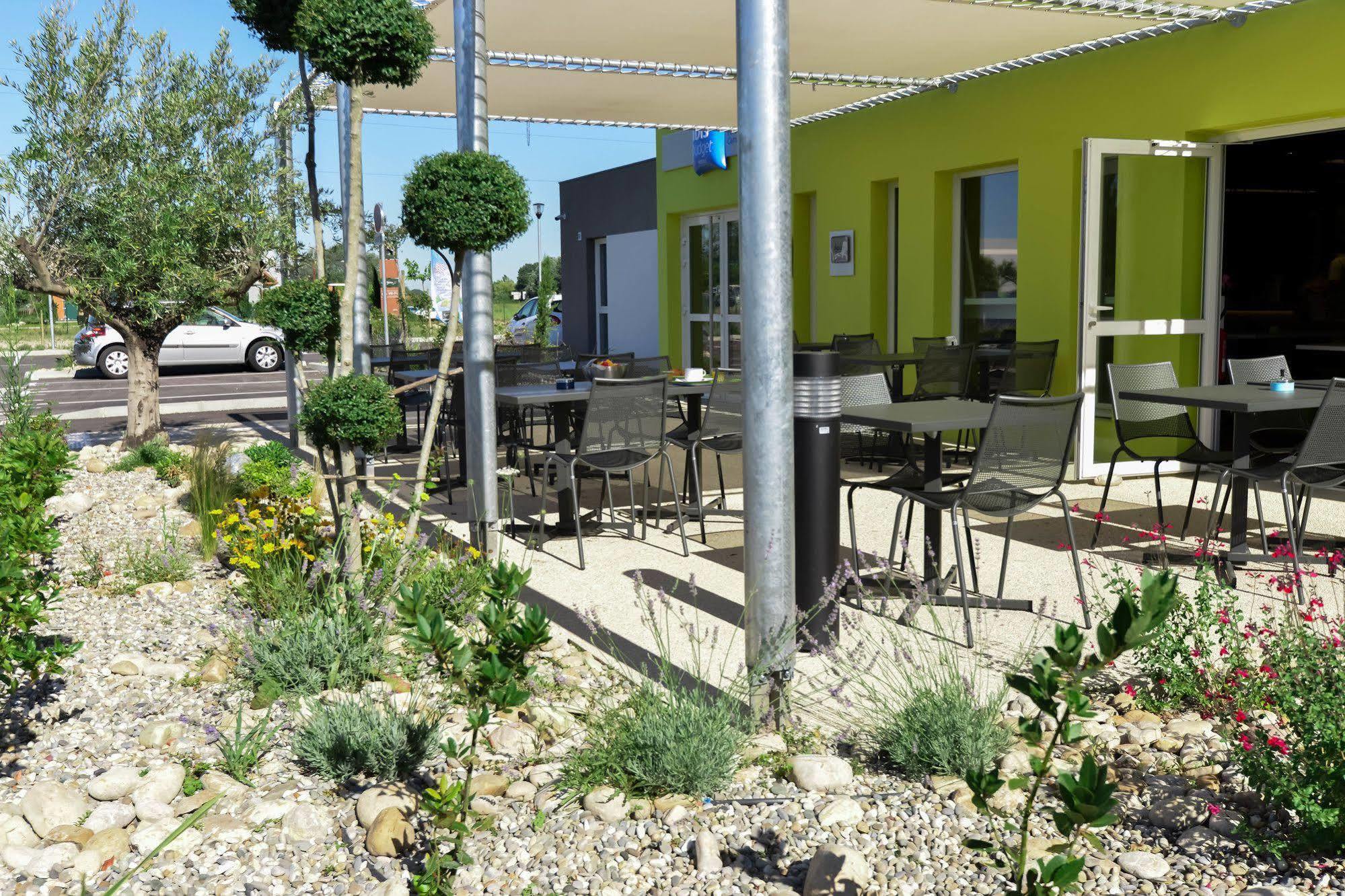 Ibis Budget Porte De Camargue Saint-Martin-de-Crau Exterior photo